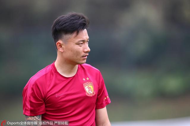 萧海龙也绝望了，哭着说：这下什么都没了，连晚上的饭都没着落了......晚上没饭吃，还能饿着肚子，可是晚上睡哪啊？总不能睡大街去啊。